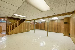 8 Maple Ln, New Hyde Park, NY 11040 - Photo 25