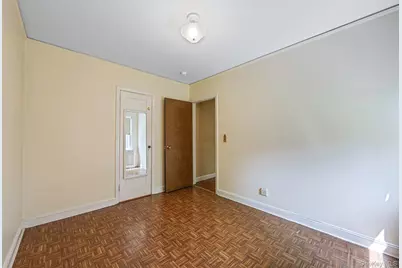 8 Maple Lane, New Hyde Park, NY 11040 - Photo 13