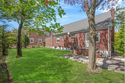 8 Maple Lane, New Hyde Park, NY 11040 - Photo 29