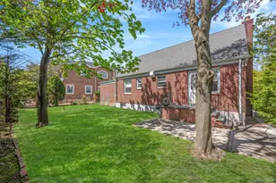 8 Maple Ln, New Hyde Park, NY 11040 - Photo 29