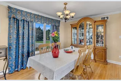 227 W Islip Road, West Islip, NY 11795 - Photo 13