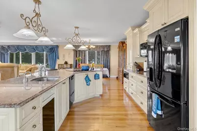 227 W Islip Road, West Islip, NY 11795 - Photo 15