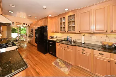 17 E Stemmer Lane, Suffern, NY 10901 - Photo 13