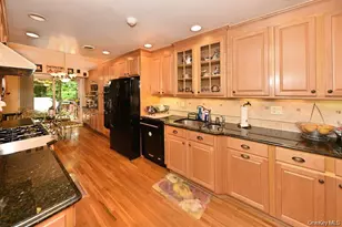 17 E Stemmer Ln, Suffern, NY 10901 - Photo 13
