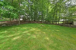17 E Stemmer Ln, Suffern, NY 10901 - Photo 7