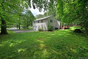 17 E Stemmer Ln, Suffern, NY 10901 - Photo 3