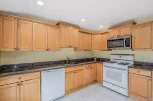 8 Gaymor Ln, Farmingville, NY 11738 - Photo 11
