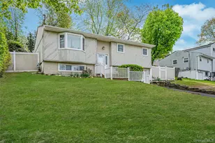 8 Gaymor Ln, Farmingville, NY 11738 - Photo 3