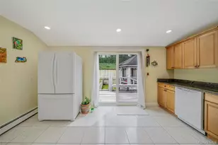 8 Gaymor Ln, Farmingville, NY 11738 - Photo 7