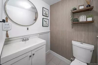 20 Middle Island Road, Middle Island, NY 11953 - Photo 25