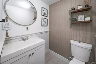 20 Middle Island Rd, Middle Island, NY 11953 - Photo 25