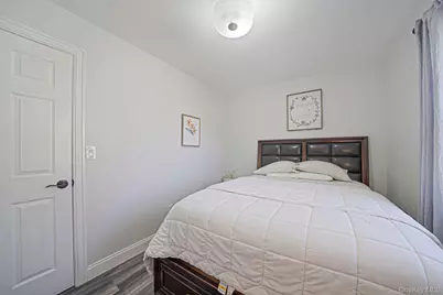 20 Middle Island Road, Middle Island, NY 11953 - Photo 19