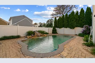 502 Martha Avenue, Bellport, NY 11713 - Photo 3