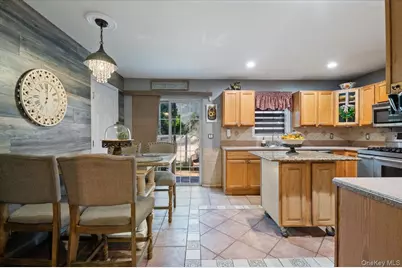 502 Martha Avenue, Bellport, NY 11713 - Photo 9
