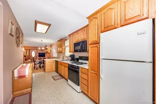 219 Oakview Ave, Oceanside, NY 11572 - Photo 9