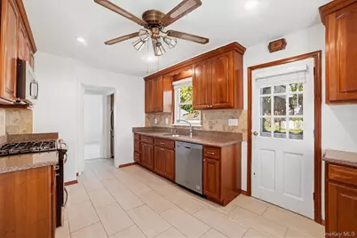 42 Beverly Road, Yonkers, NY 10710 - Photo 17