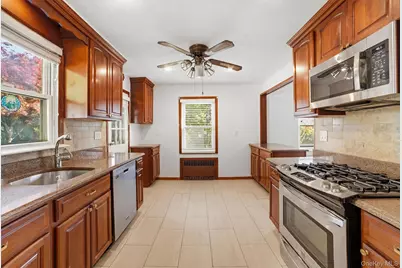 42 Beverly Road, Yonkers, NY 10710 - Photo 15