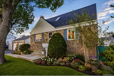 61 S Bay Avenue, Massapequa, NY 11758 - Photo 5