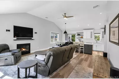 3 Liberty Street, Hampton Bays, NY 11946 - Photo 9