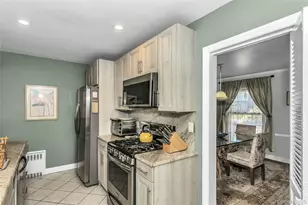 231 Sydney Ave, Malverne, NY 11565 - Photo 7