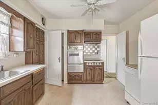 9518 238th St, Floral Park, NY 11001 - Photo 9