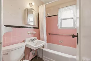 9518 238th St, Floral Park, NY 11001 - Photo 11
