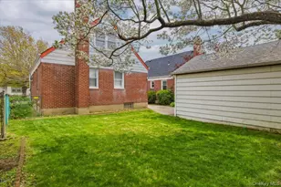 9518 238th St, Floral Park, NY 11001 - Photo 25