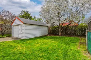 9518 238th St, Floral Park, NY 11001 - Photo 23