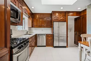 39 Morris Dr, Syosset, NY 11791 - Photo 9