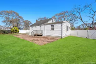 52 Washington Ave, Mastic, NY 11950 - Photo 5