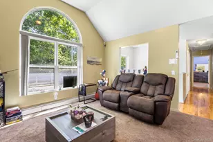 49 Oakdale Ave, Patchogue, NY 11772 - Photo 5