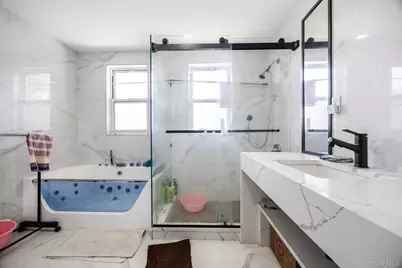 191 Cathedral Avenue, Hempstead, NY 11550 - Photo 17