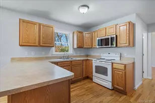 15a Sherman Ave, Hampton Bays, NY 11946 - Photo 9