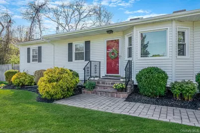 9 Hickory Lane, East Moriches, NY 11940 - Photo 5