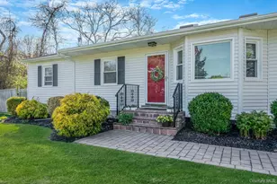 9 Hickory Ln, East Moriches, NY 11940 - Photo 5