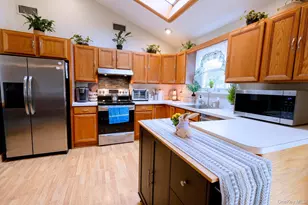 9 Hickory Ln, East Moriches, NY 11940 - Photo 9
