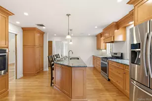 2 W Oak Hill Dr, Oyster Bay, NY 11771 - Photo 7