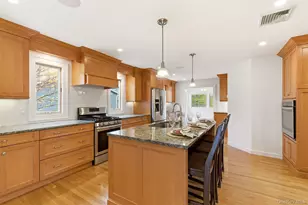 2 W Oak Hill Dr, Oyster Bay, NY 11771 - Photo 5