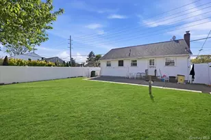 10 Gardner Ave, Hicksville, NY 11801 - Photo 31