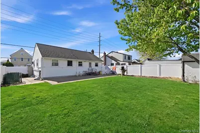 10 Gardner Avenue, Hicksville, NY 11801 - Photo 27