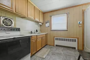 10 Gardner Ave, Hicksville, NY 11801 - Photo 7