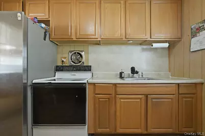 10 Gardner Avenue, Hicksville, NY 11801 - Photo 9
