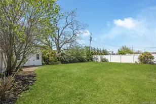 2646 Beech St, East Meadow, NY 11554 - Photo 19