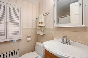 108 Charles St, Mineola, NY 11501 - Photo 17
