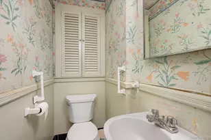 108 Charles St, Mineola, NY 11501 - Photo 9