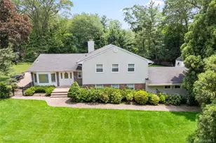21 Kodiak Dr, Woodbury, NY 11797 - Photo 3