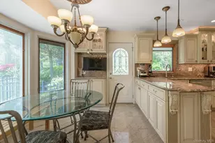 21 Kodiak Dr, Woodbury, NY 11797 - Photo 7