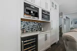 127 Elmwood Dr, Dix Hills, NY 11746 - Photo 25