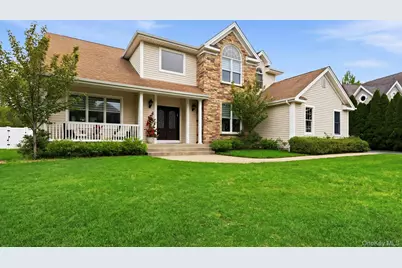 127 Elmwood Drive, Dix Hills, NY 11746 - Photo 5