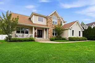 127 Elmwood Dr, Dix Hills, NY 11746 - Photo 5